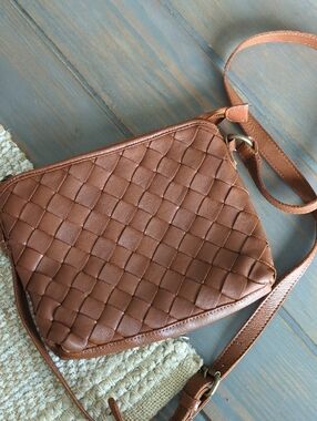 EUC Vilenca Holland Crossbody
